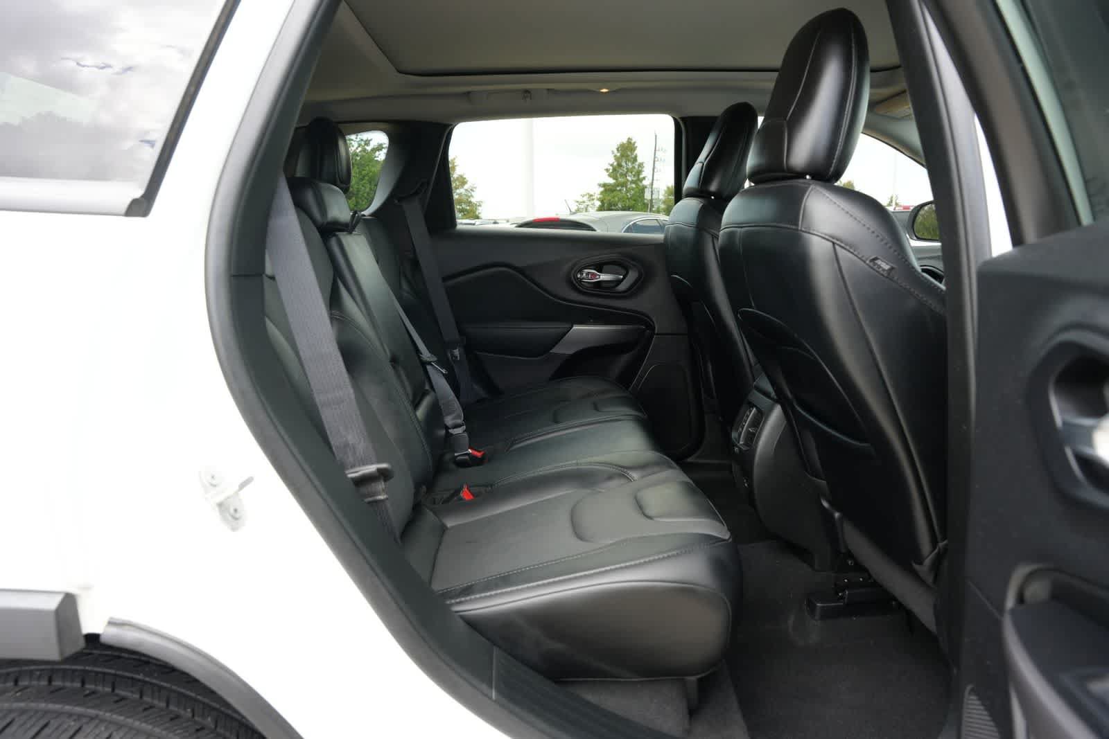 Used 2022 Jeep Cherokee Limited AWD/4WD image 19