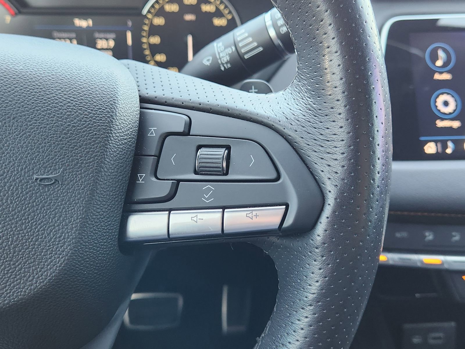 Used 2023 Cadillac XT4 Sport w/ Cold Weather Package image 32