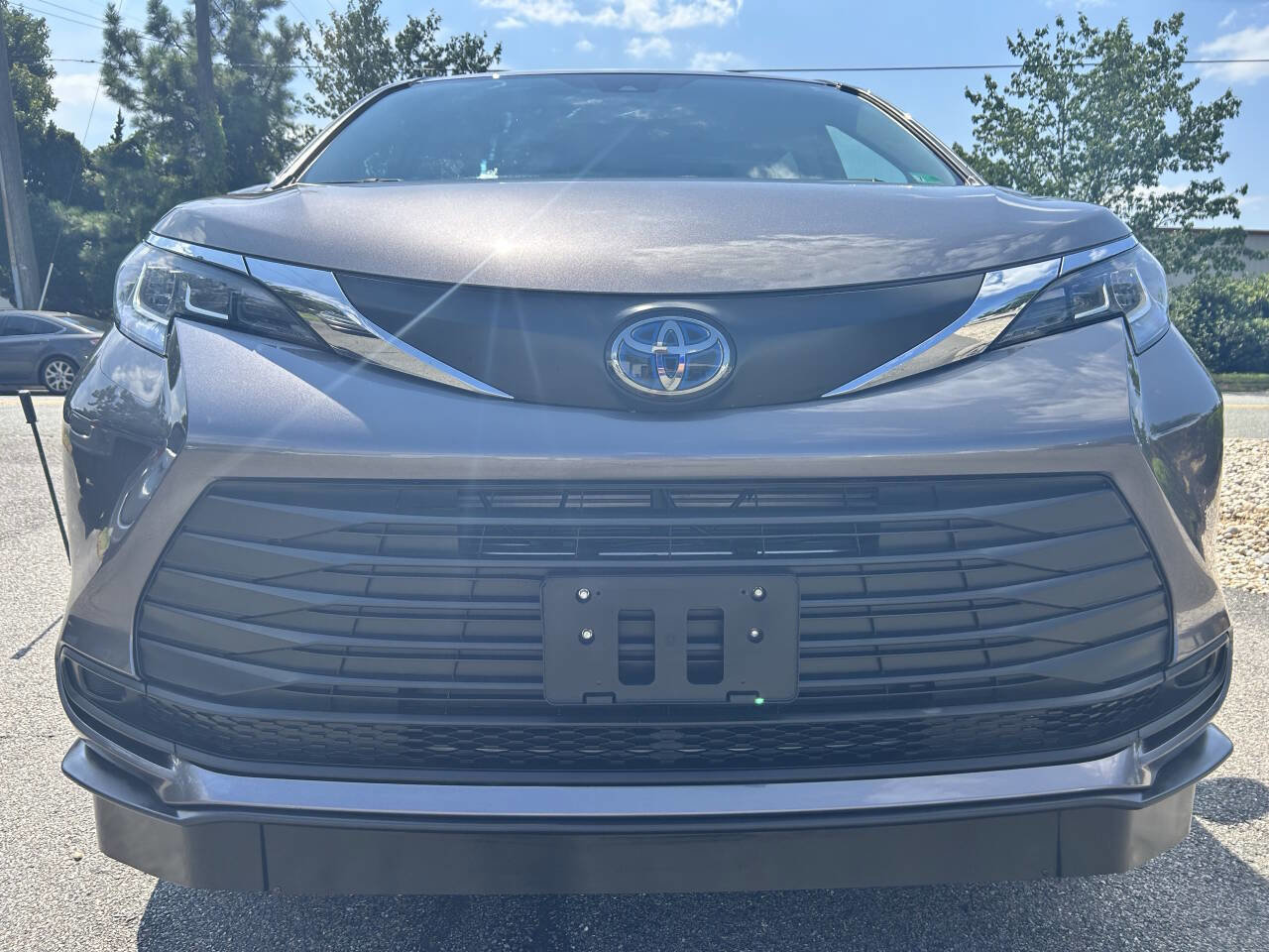 Used 2022 Toyota Sienna LE image 12