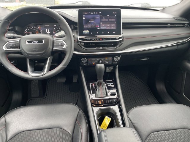 Used 2024 Jeep Compass Trailhawk w/ Trailhawk Convenience Group image 3