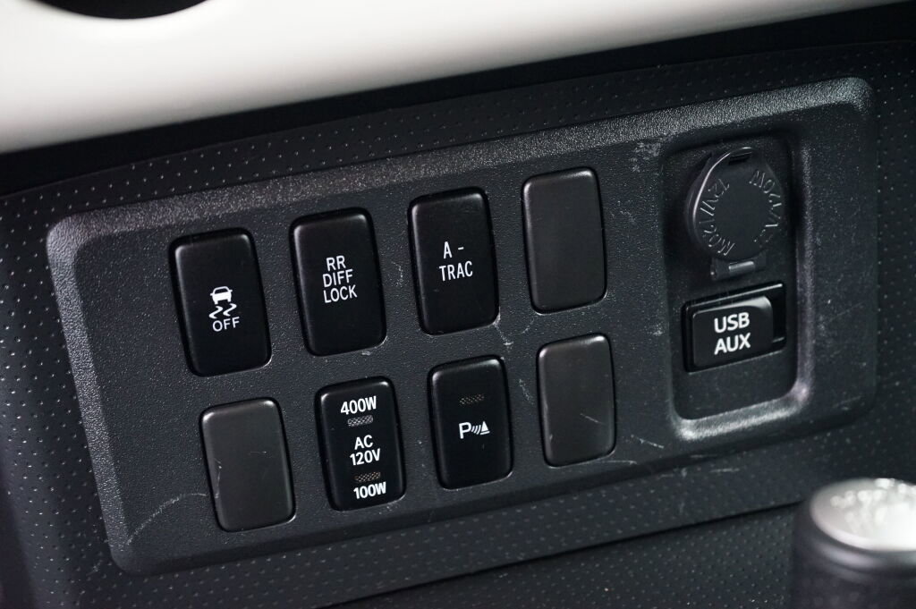 Used 2014 Toyota FJ Cruiser 4WD image 16