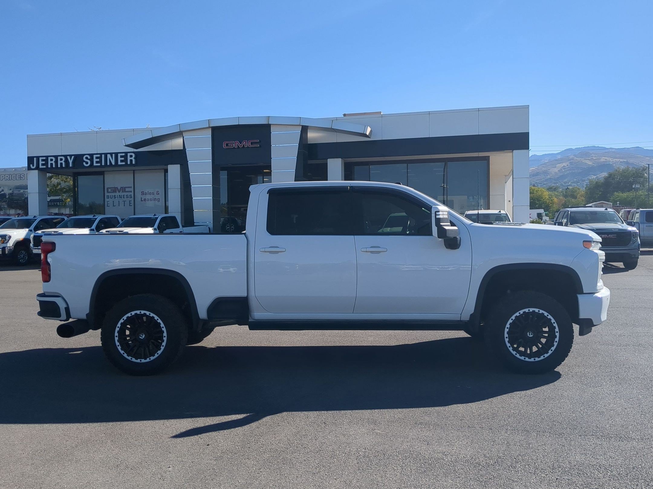 Used 2023 Chevrolet Silverado 3500 High Country w/ Z71 Off-Road Package AWD/4WD image 6