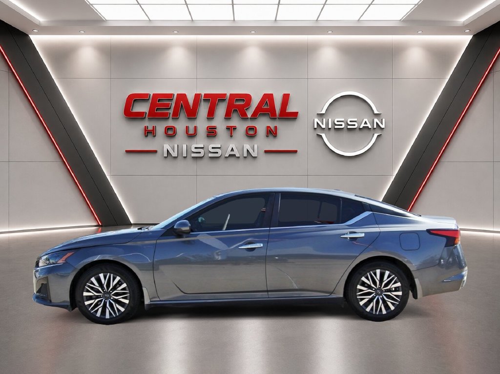 Used 2024 Nissan Altima 2.5 SV w/ SV Premium Package FWD image 4