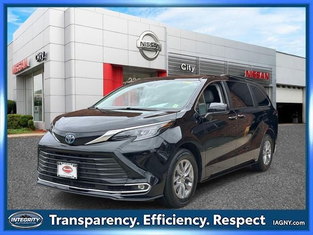 Used 2024 Toyota Sienna XLE FWD image 8