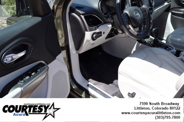 Used 2019 Jeep Cherokee Limited w/ Luxury Group AWD/4WD image 23