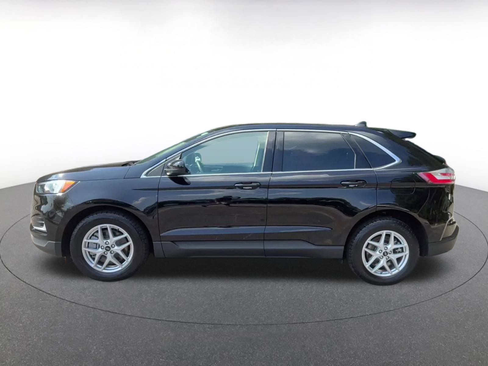 Used 2024 Ford Edge SEL image 9