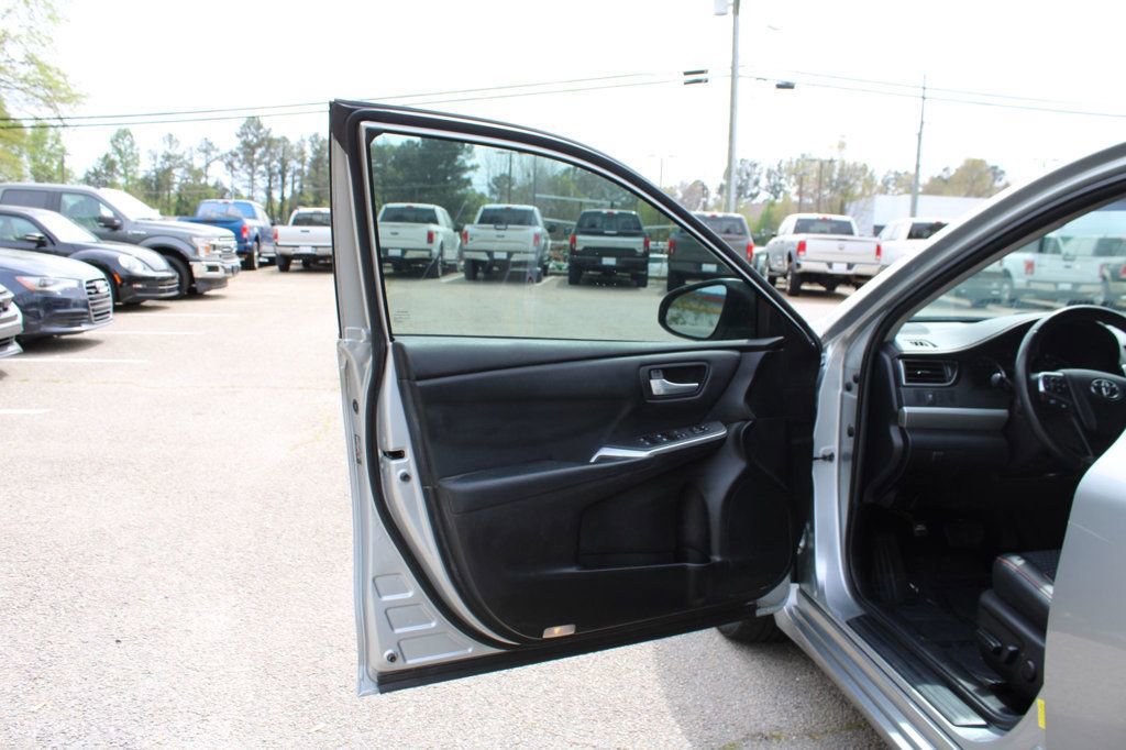 Used 2015 Toyota Camry SE image 26