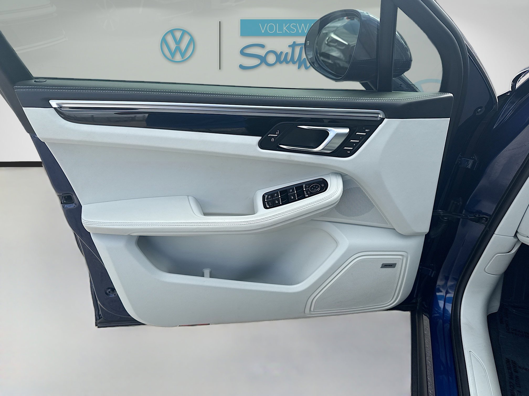 Used 2022 Porsche Macan w/ Premium Package Plus image 19