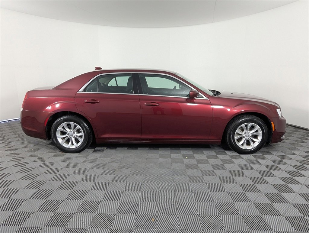 Used 2022 Chrysler 300 Touring image 4