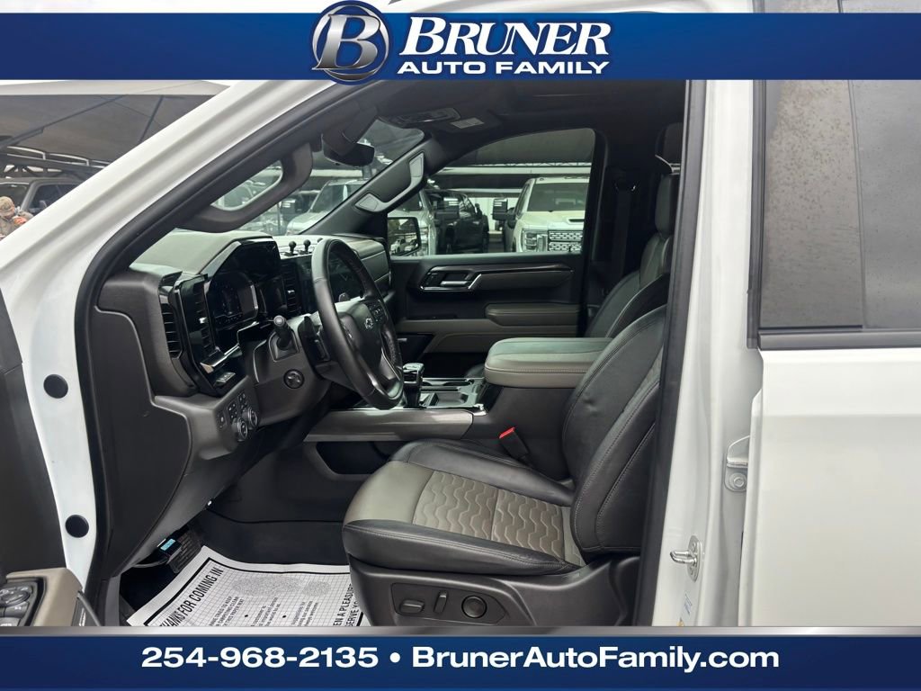 Used 2024 Chevrolet Silverado 1500 ZR2 w/ Technology Package image 12