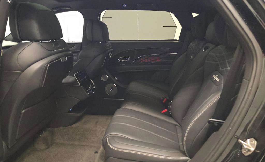 Used 2023 Bentley Bentayga Extended Wheelbase AWD/4WD image 10