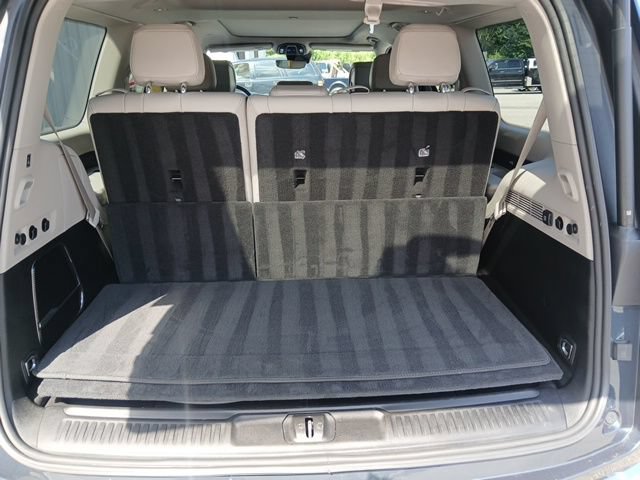 Used 2023 Jeep Wagoneer 4WD w/ Premium Group I image 16