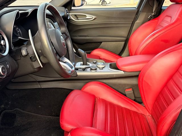 Used 2023 Alfa Romeo Giulia Veloce RWD image 12