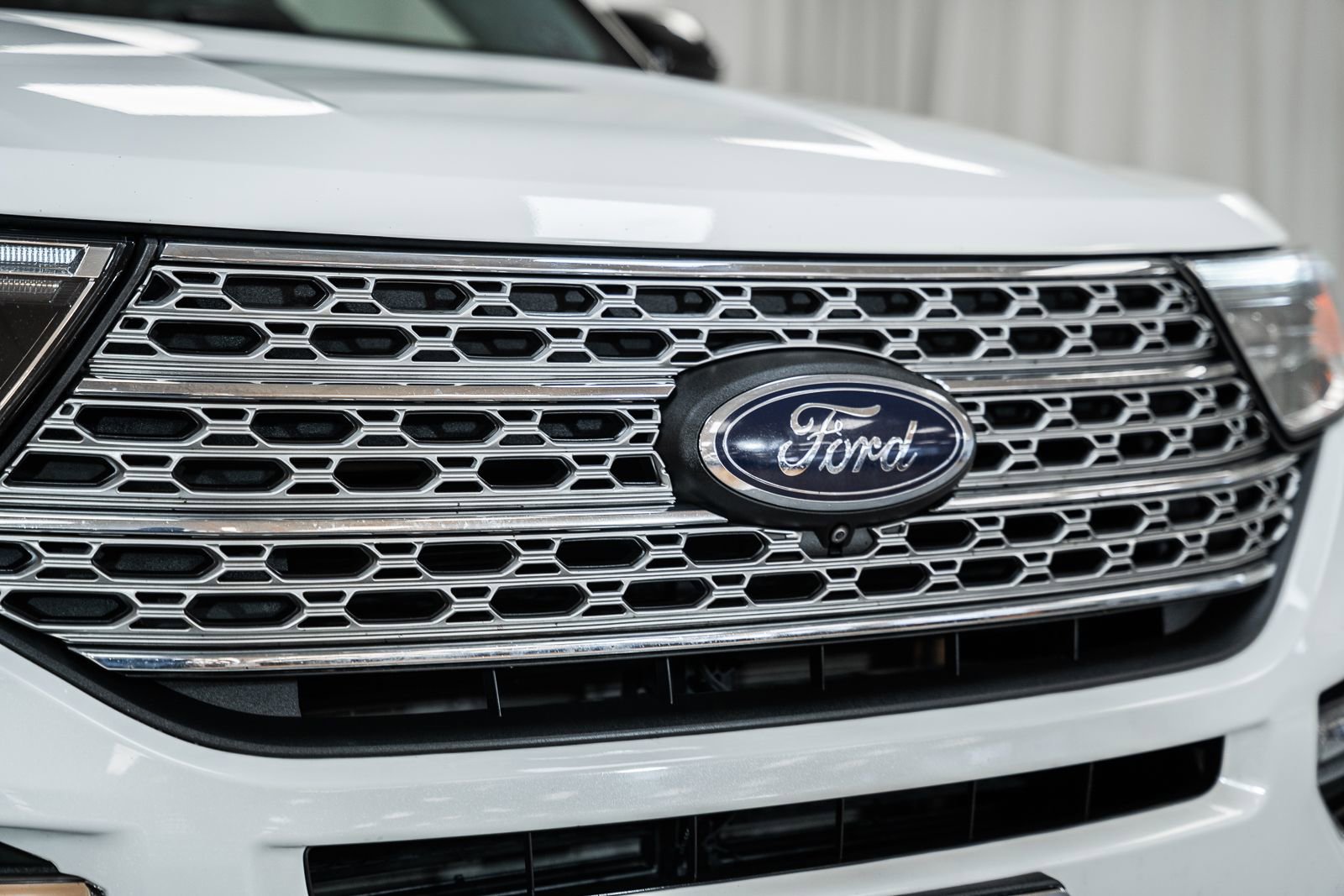 Used 2020 Ford Explorer Limited w/ Class III Trailer Tow Package image 17