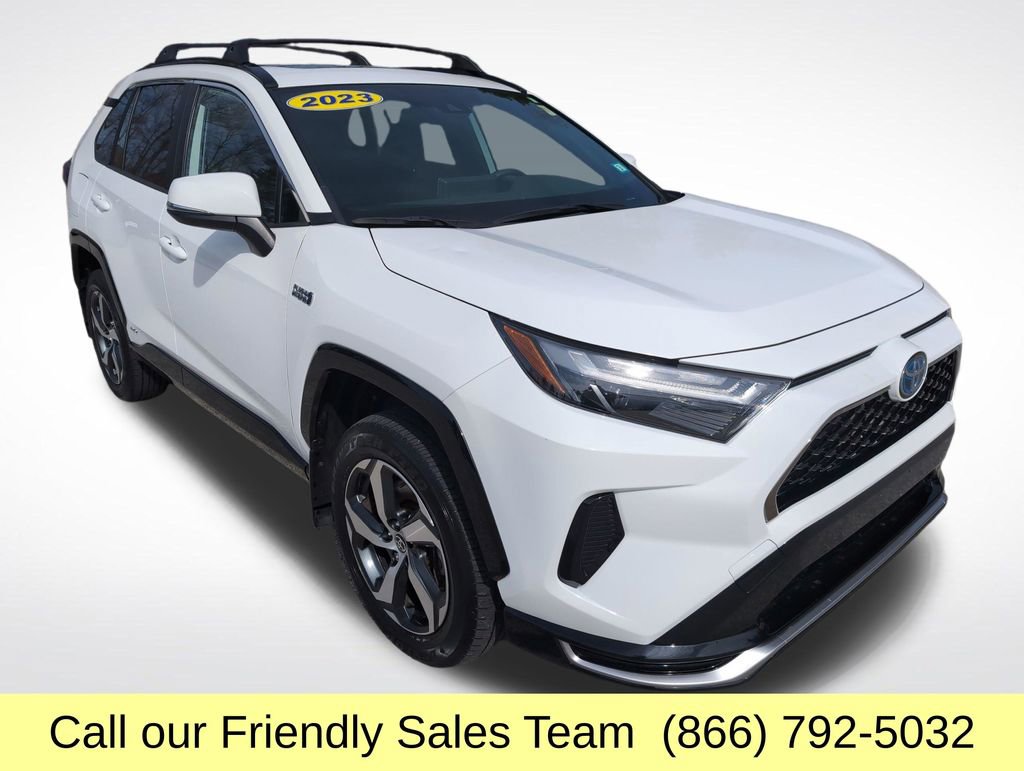 Used 2023 Toyota RAV4 SE w/ Weather & Moonroof Package image 9