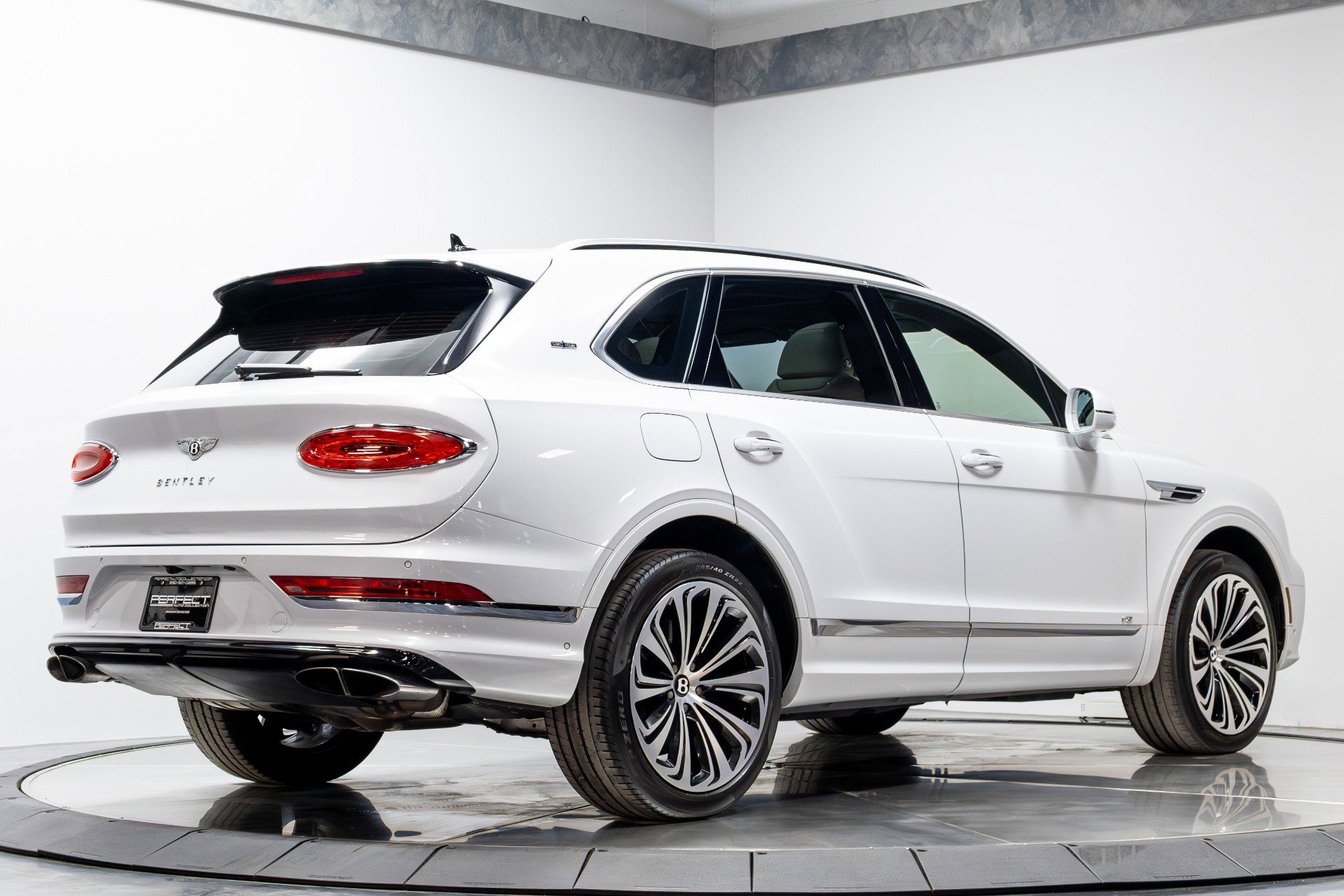 Used 2021 Bentley Bentayga w/ First Edition Specification image 17