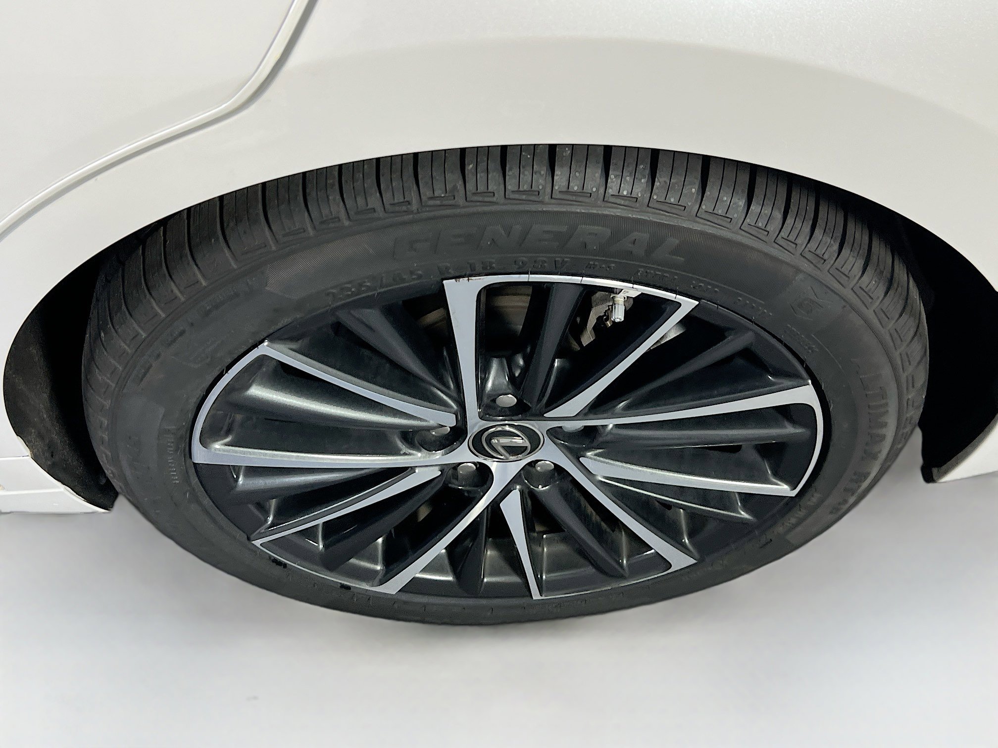 Used 2025 Lexus ES 350 w/ Premium Package FWD image 30