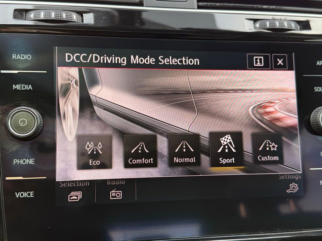 Used 2019 Volkswagen Golf 4-Door image 11