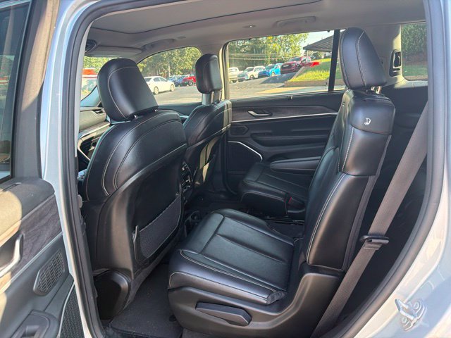 Used 2022 Jeep Grand Cherokee L Limited w/ Luxury Tech Group II AWD/4WD image 10
