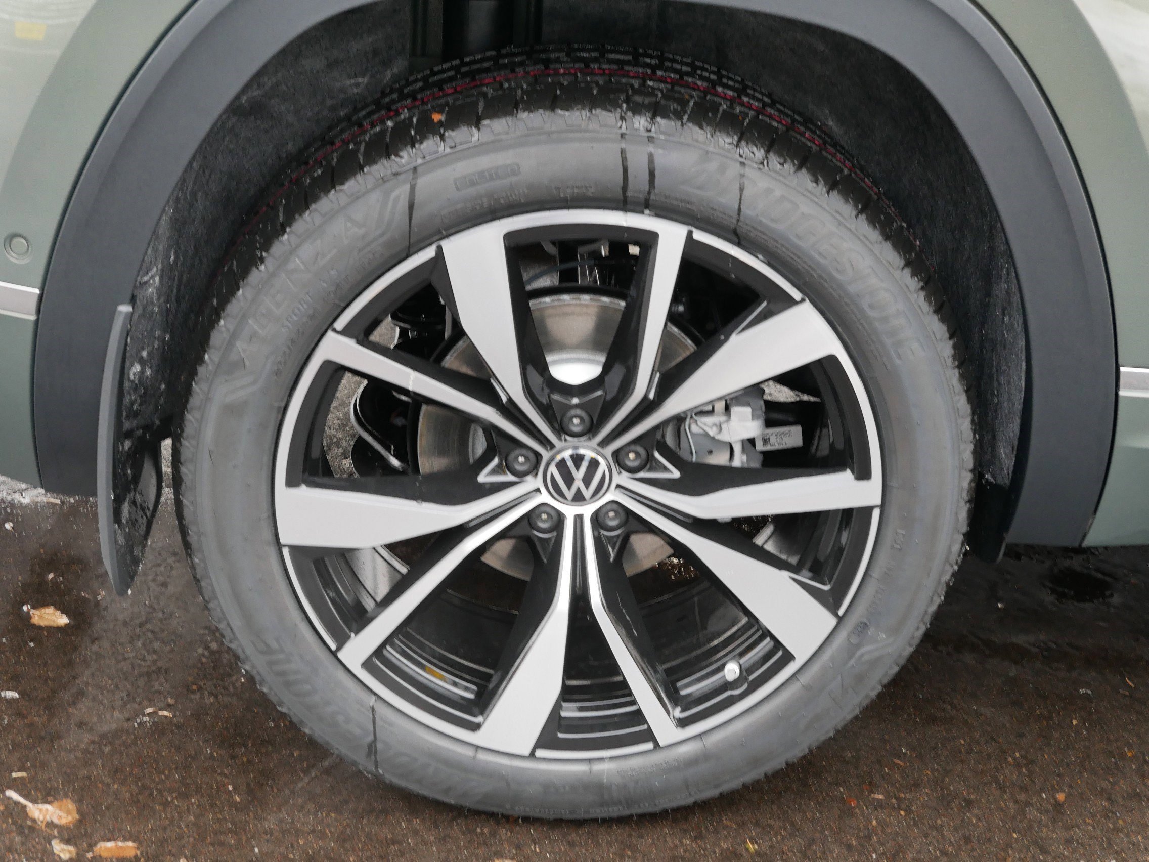 New 2026 Volkswagen Atlas Cross Sport SEL Premium R-Line image 5