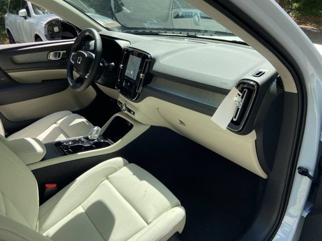 New 2026 Volvo XC40 B5 Ultra w/ Climate Package AWD/4WD image 15