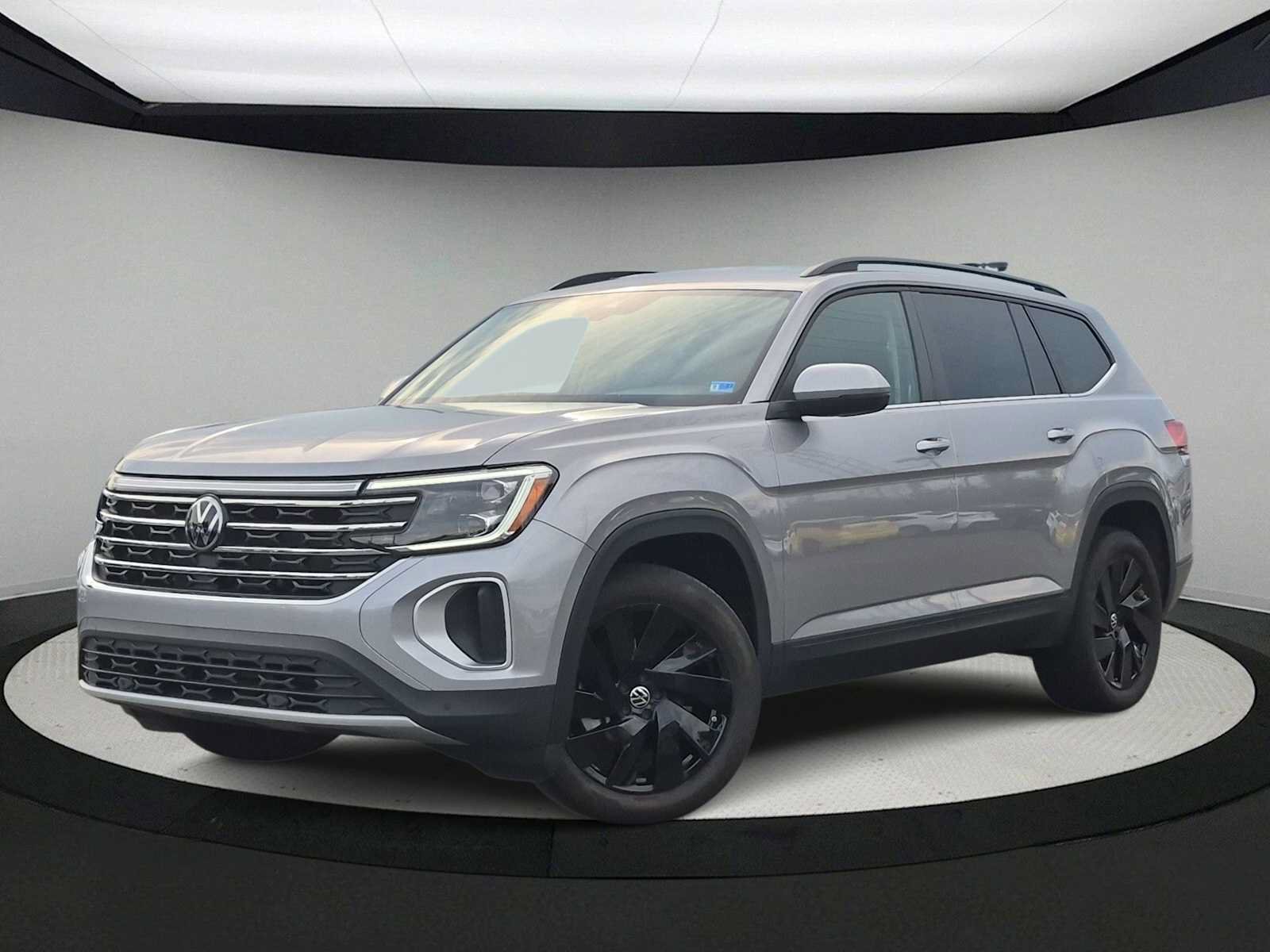 Used 2024 Volkswagen Atlas SE w/ Black Wheel Package AWD/4WD image 1