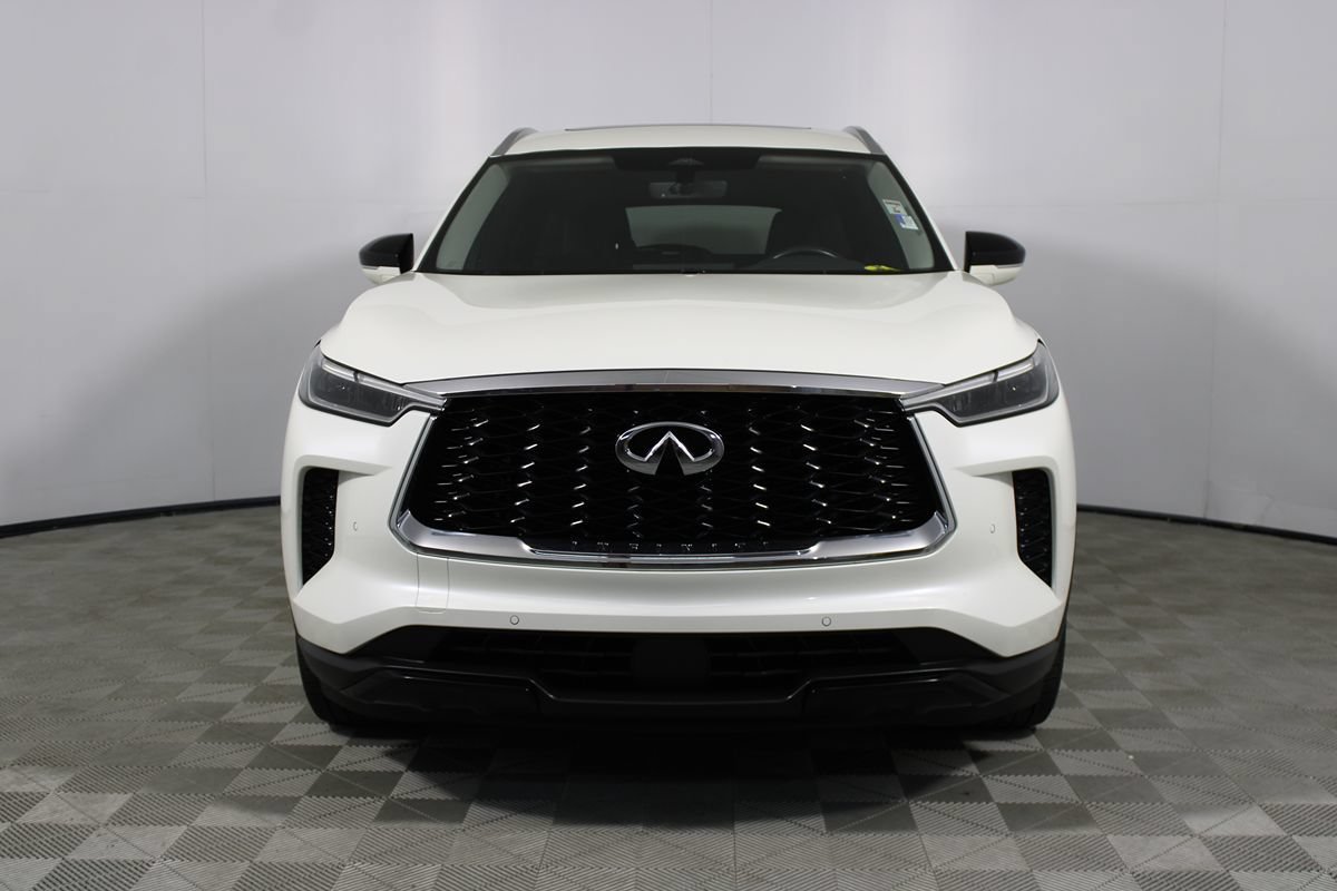 Used 2023 INFINITI QX60 Luxe w/ Cargo Package FWD image 2