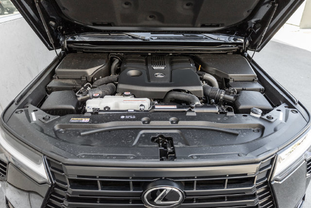Used 2025 Lexus GX 550 w/ Accessory Package (2T) AWD/4WD image 17