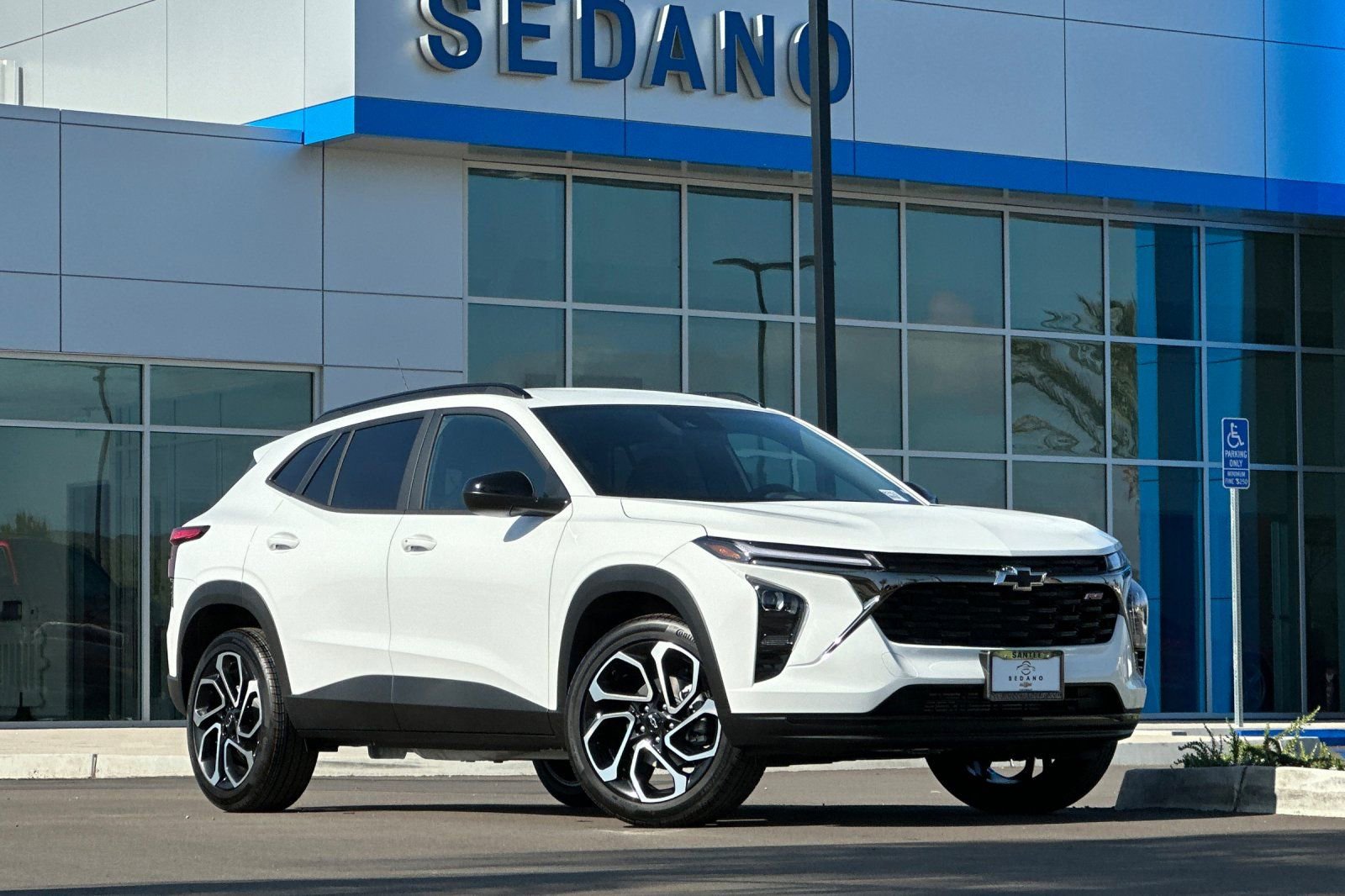 New 2026 Chevrolet Trax RS FWD image 2