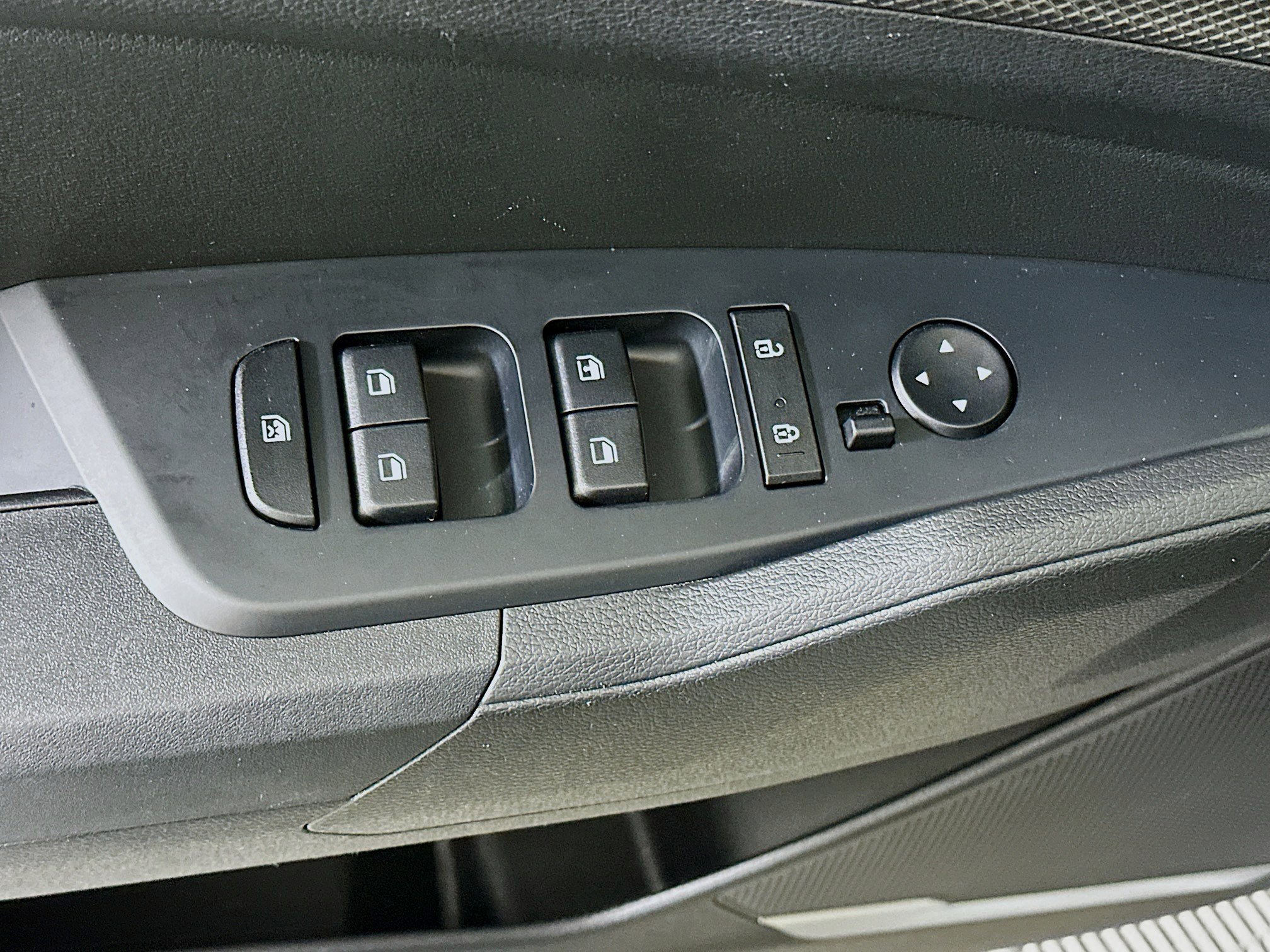 Used 2025 Kia Sportage LX image 15