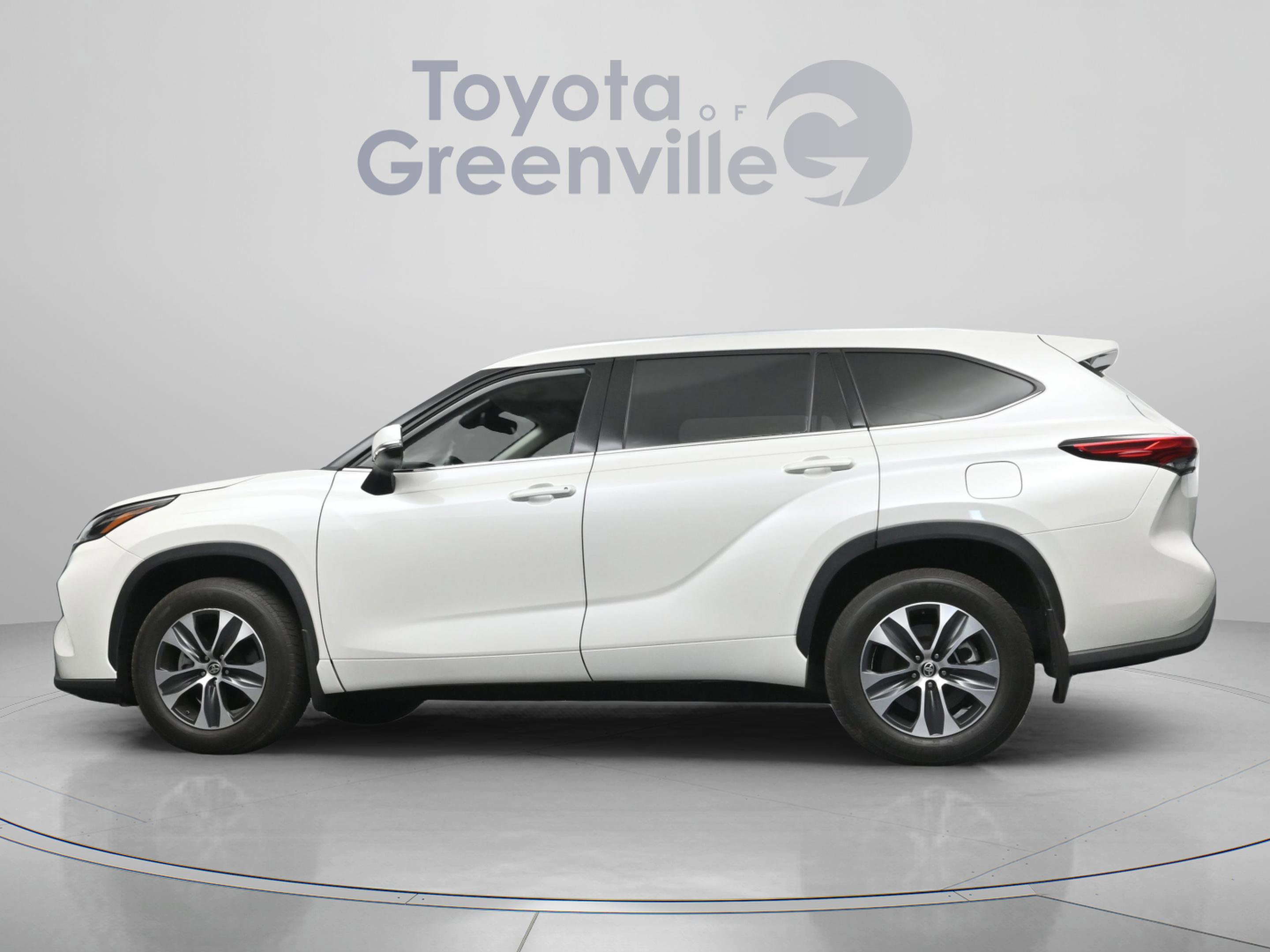 Used 2020 Toyota Highlander XLE AWD/4WD image 6