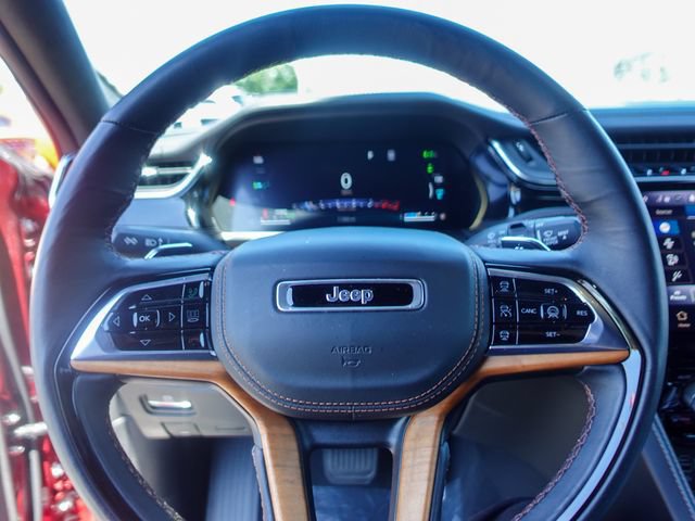 Used 2023 Jeep Grand Cherokee Summit AWD/4WD image 12