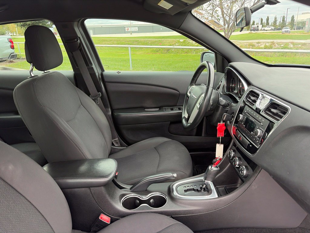 Used 2014 Chrysler 200 Touring FWD image 24