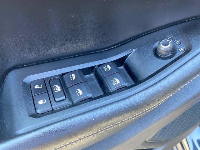 Used 2023 Jeep Grand Cherokee Limited AWD/4WD image 19