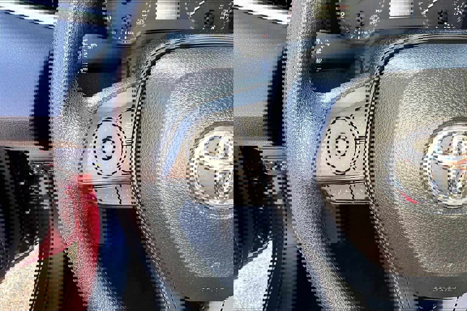 Certified 2025 Toyota Corolla LE image 21