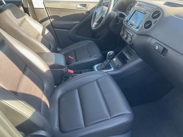 Used 2017 Volkswagen Tiguan S FWD image 17
