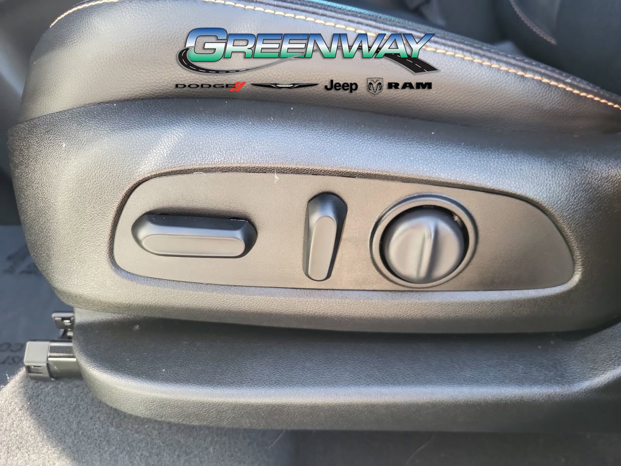 Used 2021 Chevrolet Equinox Premier w/ Redline Edition image 30