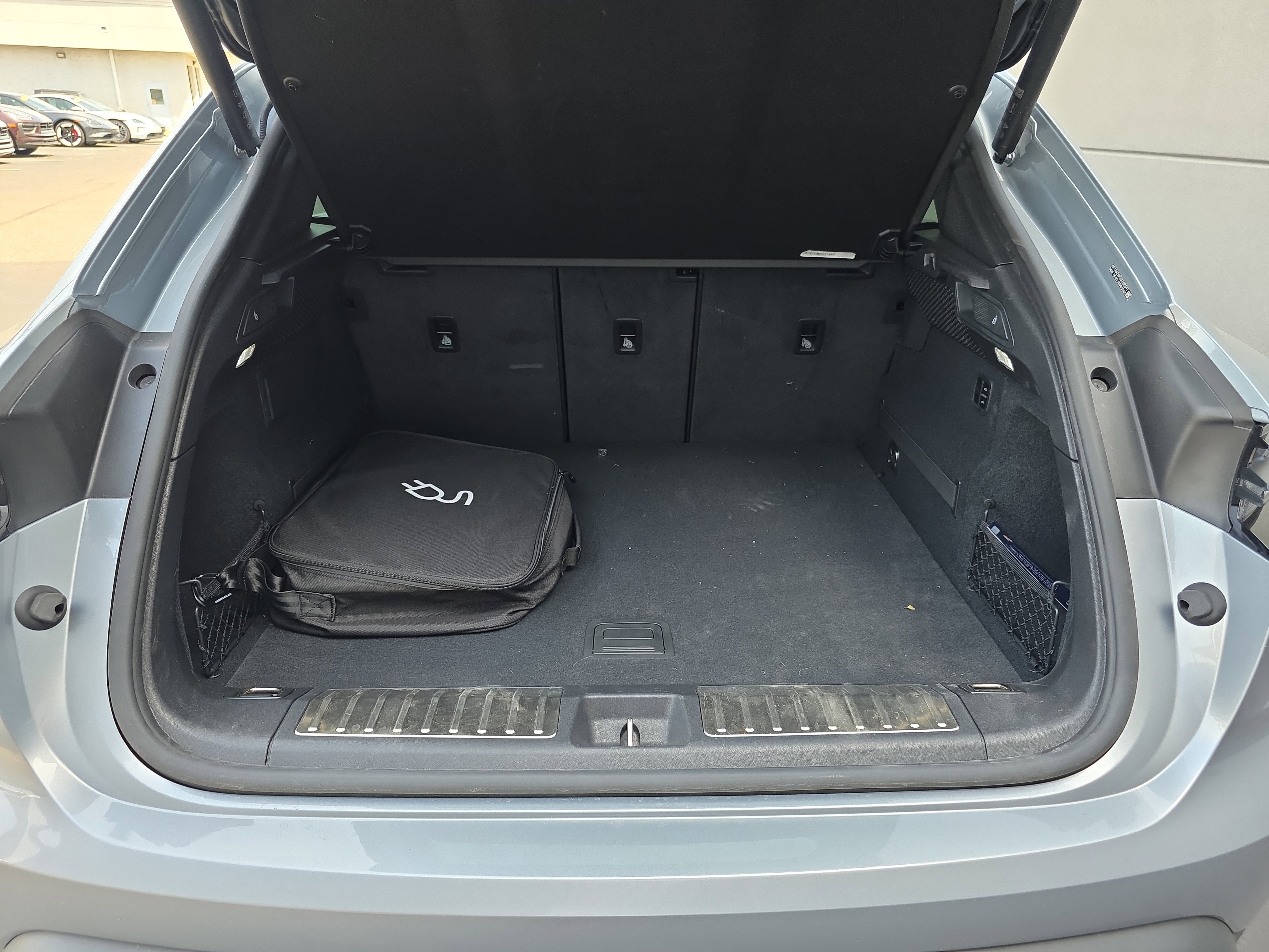 Used 2025 Porsche Macan 4 Electric AWD/4WD image 16