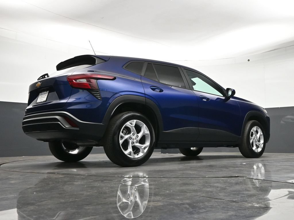 Certified 2024 Chevrolet Trax LS w/ LS Convenience Package FWD image 28