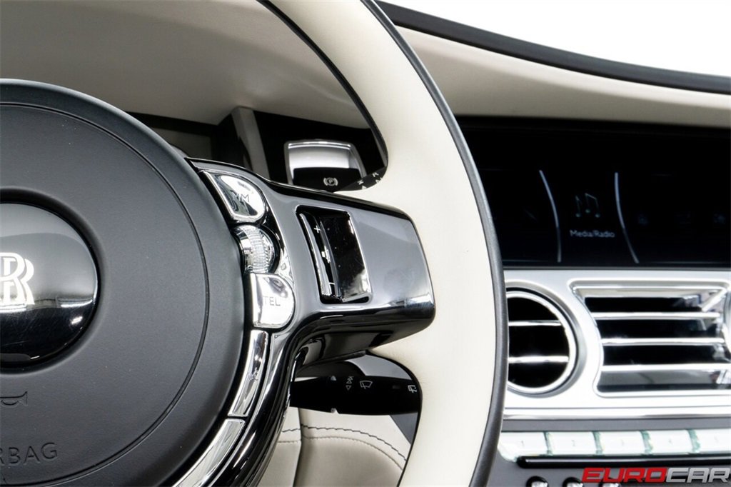 Used 2018 Rolls-Royce Dawn image 32