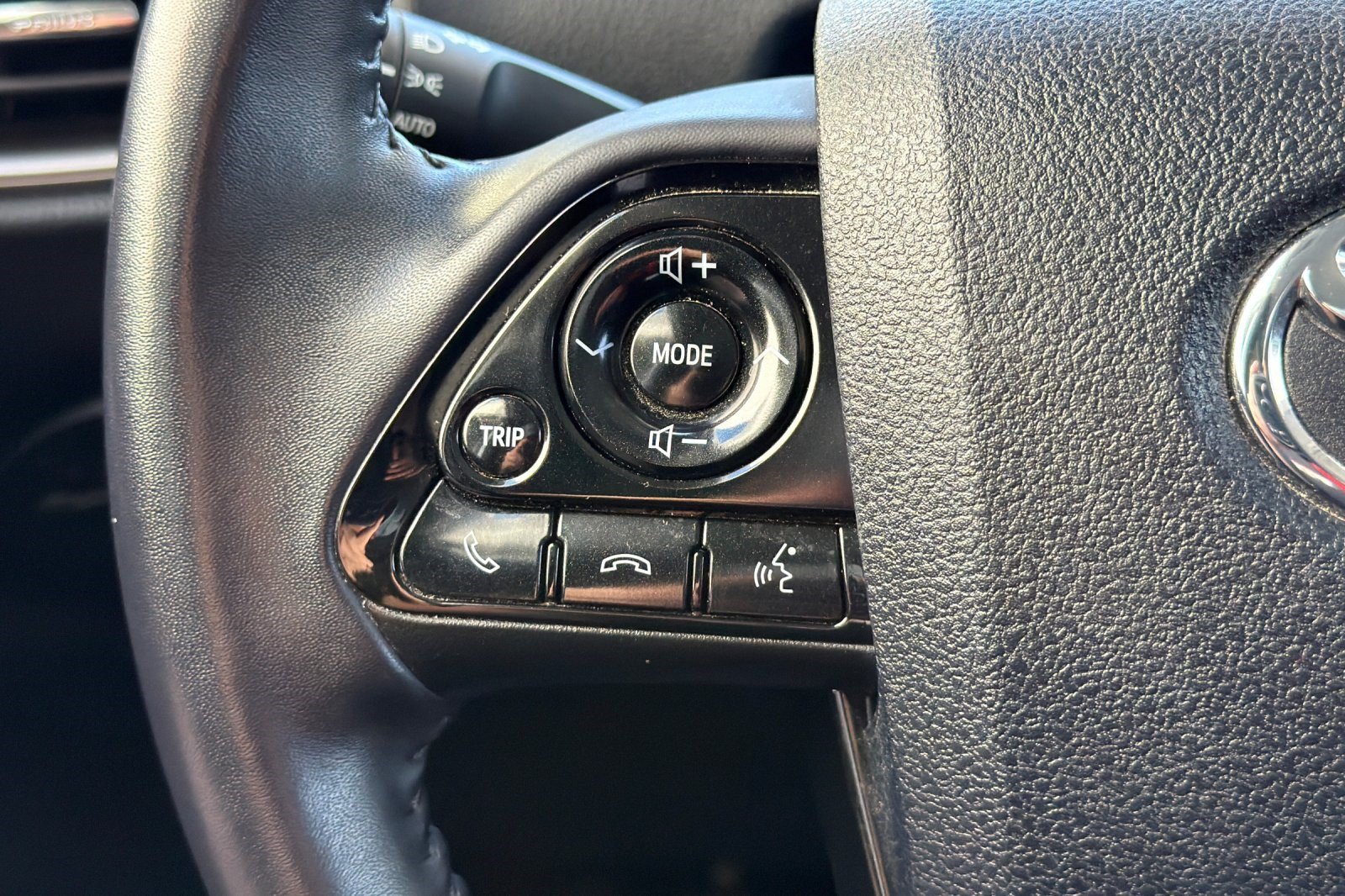Used 2022 Toyota Prius Prime XLE FWD image 30