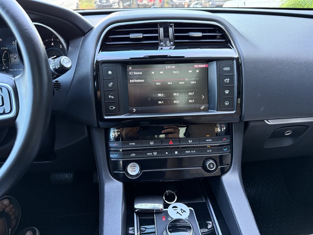 Used 2018 Jaguar F-PACE Premium AWD/4WD image 19
