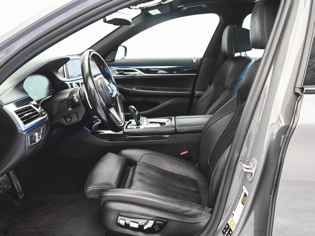 Used 2022 BMW 740i xDrive w/ M Sport Package image 33