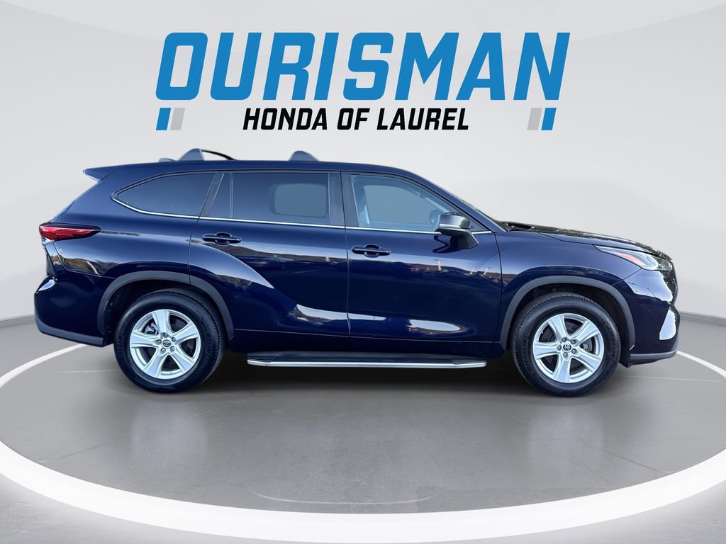 Used 2023 Toyota Highlander LE FWD image 9