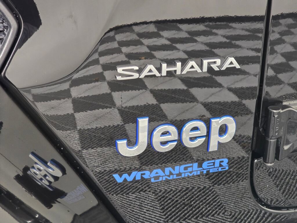 Used 2022 Jeep Wrangler Unlimited Sahara w/ Cold Weather Group image 12