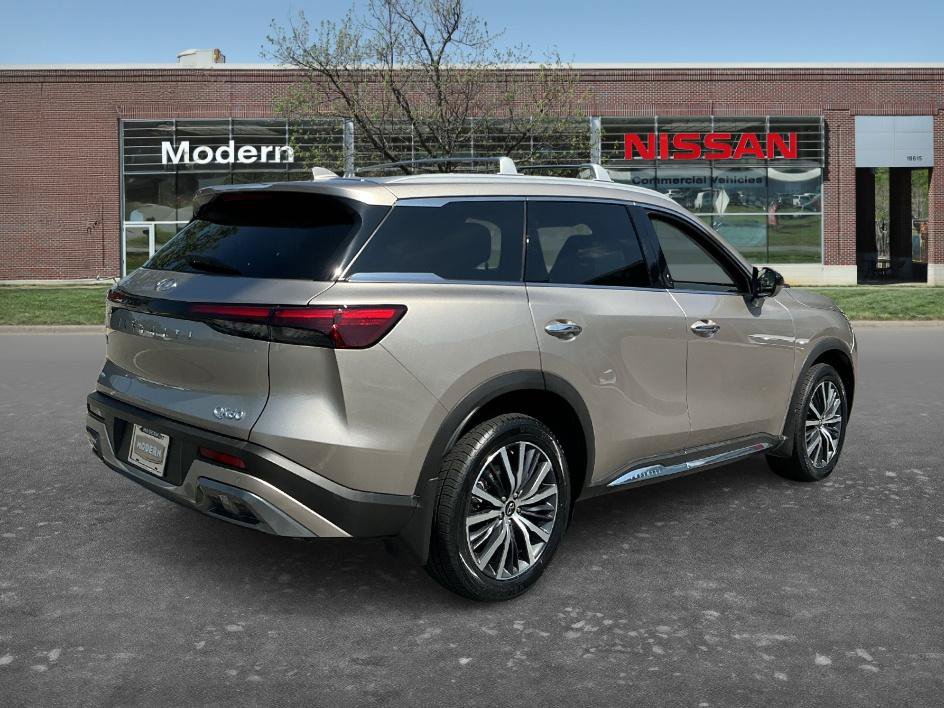 Used 2025 INFINITI QX60 Sensory w/ Vision Package AWD/4WD image 4