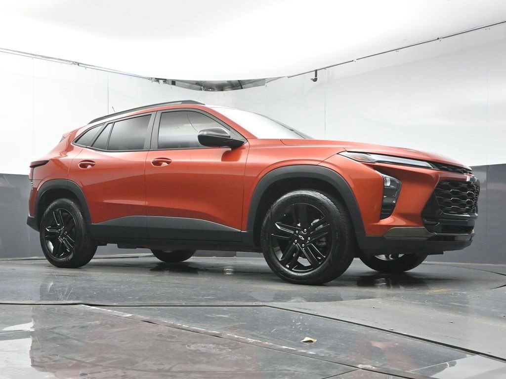 Used 2024 Chevrolet Trax ACTIV w/ Sunroof Package image 40