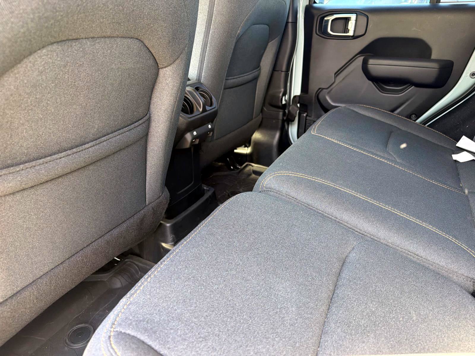 Used 2024 Jeep Wrangler Unlimited AWD/4WD image 9