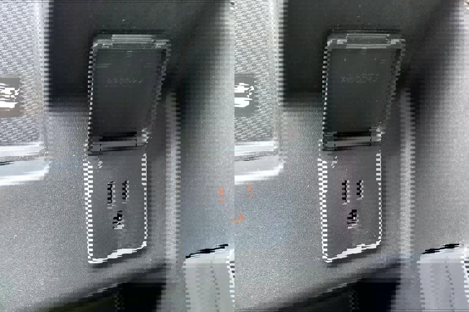 Used 2025 Chevrolet Silverado 2500 LTZ w/ LTZ Premium Package image 33