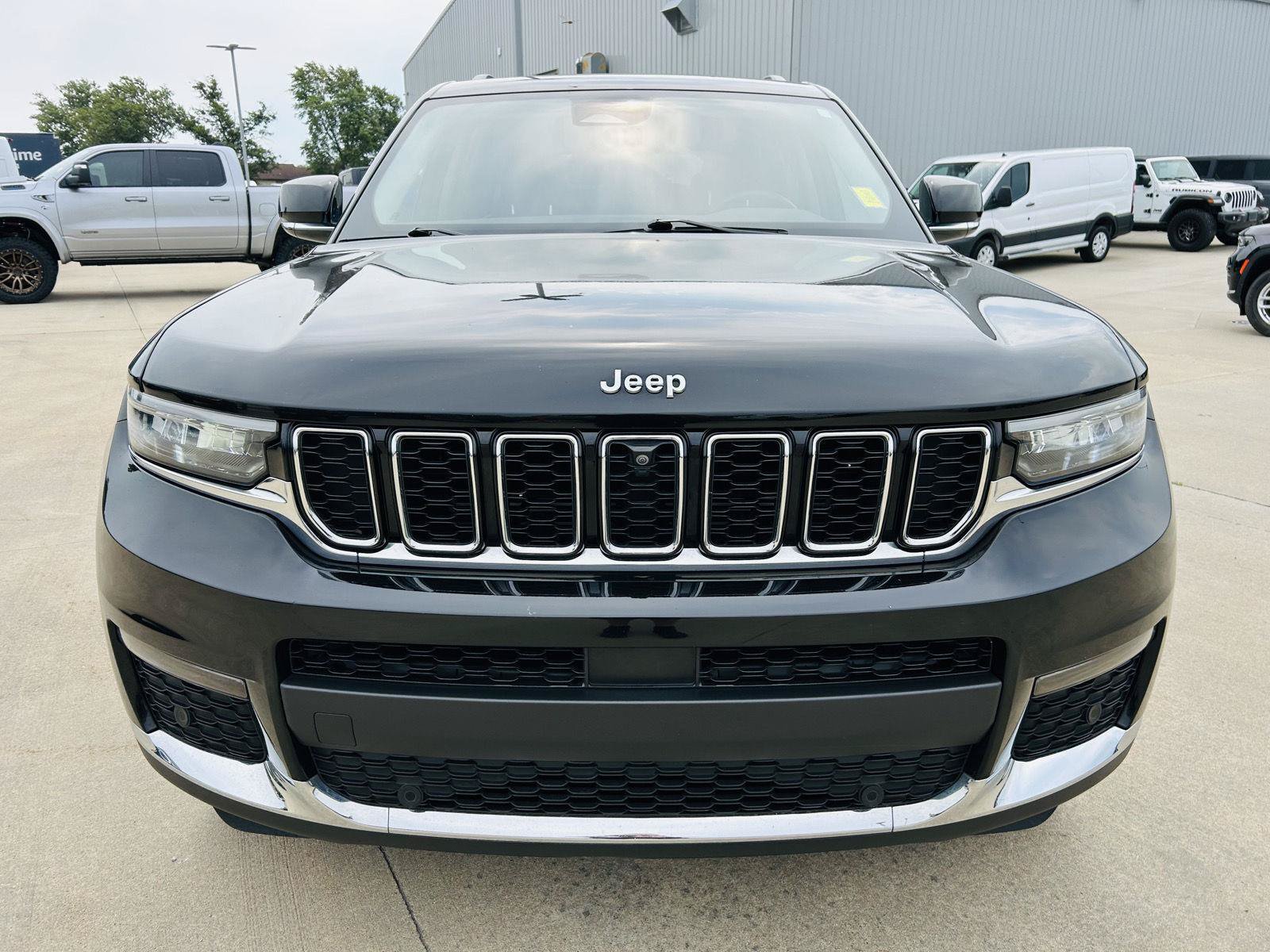 Used 2023 Jeep Grand Cherokee L Limited w/ Luxury Tech Group II AWD/4WD image 39